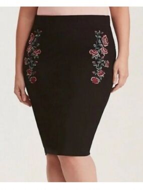 Torrid Embroidered  Rose Pencil Skirt size 00